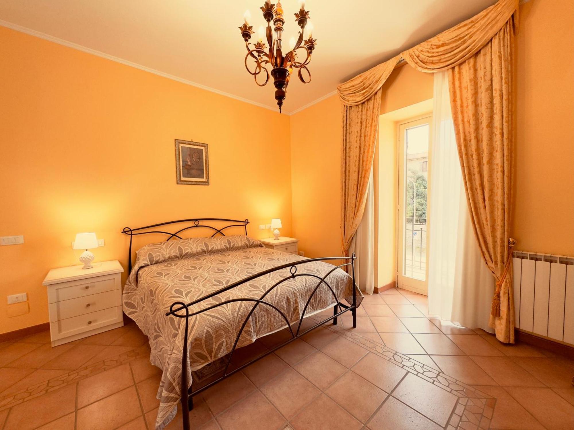 Casa Pepe - Fondi Vertice Rooms Экстерьер фото