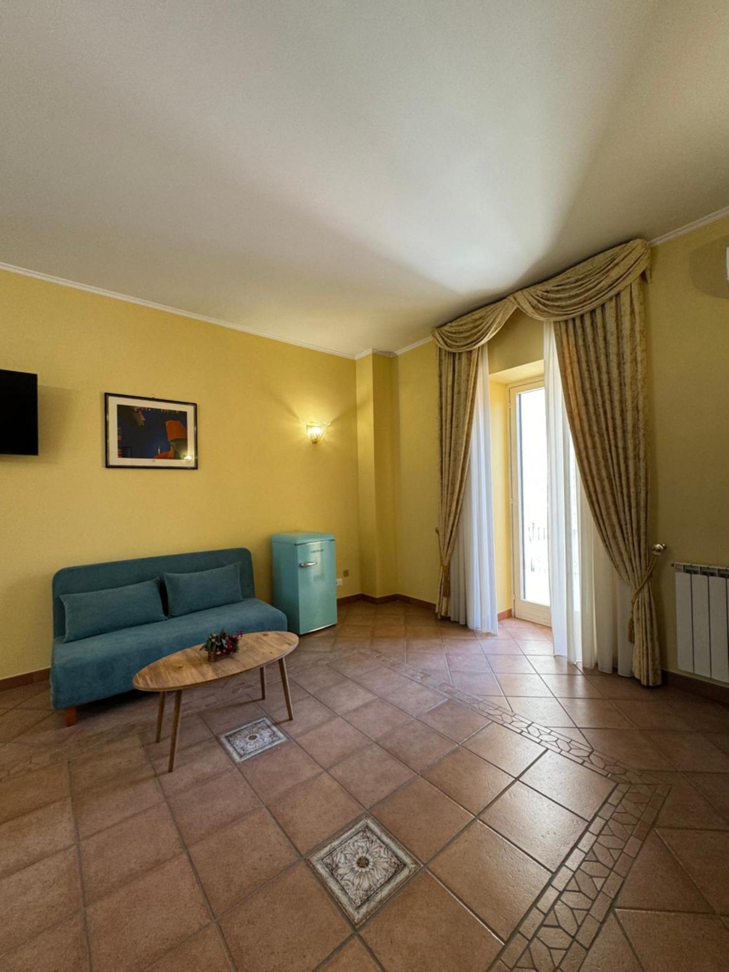 Casa Pepe - Fondi Vertice Rooms Экстерьер фото